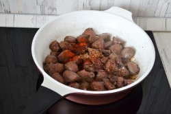 Печень говяжья в сметане на сковороде - шаг 6