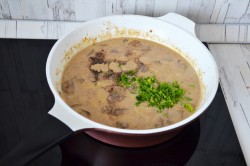 Печень говяжья в сметане на сковороде - шаг 8