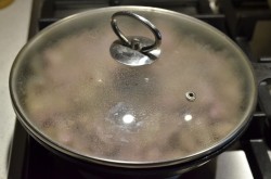 Куриная печень в сметане с луком, жареная  на сковороде - шаг 8