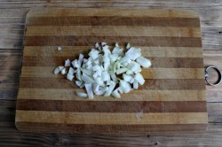 Печень с луком и морковью на сковороде