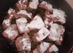 название картинки Печень говяжья тушеная с грибами