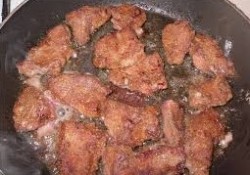 название картинки Печень говяжья тушеная с грибами