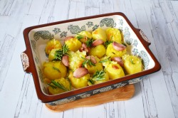 название картинки Печеная картошка в духовке