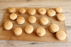 Двойное печенье с начинкой в шоколаде