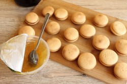 Двойное печенье с начинкой в шоколаде