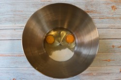 Печенье праздничное с вареной сгущенкой в формочках орешки - шаг 3 Печенье праздничное с вареной сгущенкой в формочках орешки - шаг 3