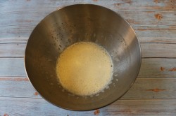 Печенье праздничное с вареной сгущенкой в формочках орешки - шаг 4 Печенье праздничное с вареной сгущенкой в формочках орешки - шаг 4