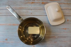 Печенье праздничное с вареной сгущенкой в формочках орешки - шаг 5 Печенье праздничное с вареной сгущенкой в формочках орешки - шаг 5