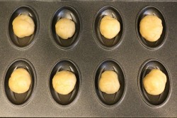 Печенье праздничное с вареной сгущенкой в формочках орешки - шаг 8 Печенье праздничное с вареной сгущенкой в формочках орешки - шаг 8