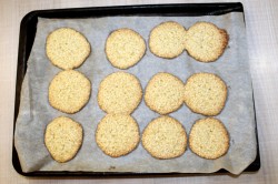 название картинки Хрустящее песочное печенье с кунжутом