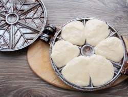 название картинки Печенье вафли в форме на газу