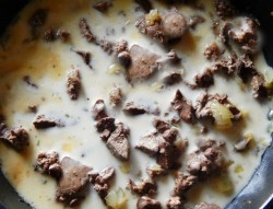 Печень говяжья в сметане с луком - шаг 5 Печень говяжья в сметане с луком - шаг 5