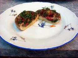 Шампиньоны фаршированные, запеченные в духовке