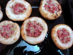 Шампиньоны фаршированные, запеченные в духовке