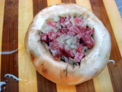 Шампиньоны фаршированные, запеченные в духовке