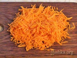 Печеночный торт с морковкой и луком