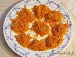 Печеночный торт с морковкой и луком