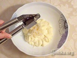 Печеночный торт с морковкой и луком