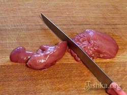 Печеночный торт с морковкой и луком