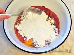 Печеночный торт с морковкой и луком