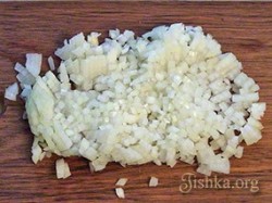 Печеночный торт с морковкой и луком