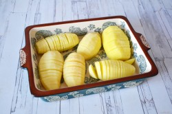 Печеный картофель в духовке