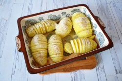 Печеный картофель в духовке