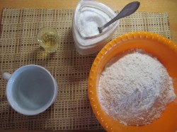 Тесто для пельменей без яиц - шаг 1 Тесто для пельменей без яиц - шаг 1