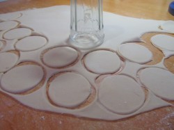 Тесто для пельменей без яиц - шаг 12 Тесто для пельменей без яиц - шаг 12