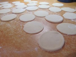 Тесто для пельменей без яиц - шаг 13 Тесто для пельменей без яиц - шаг 13