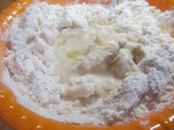 Тесто для пельменей без яиц - шаг 3 Тесто для пельменей без яиц - шаг 3