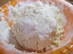 Тесто для пельменей без яиц - шаг 4 Тесто для пельменей без яиц - шаг 4