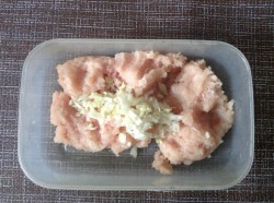 название картинки Пельмени из цветного теста для детей домашние