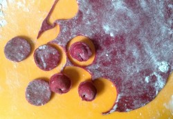 название картинки Пельмени из цветного теста для детей домашние