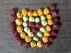 название картинки Пельмени из цветного теста для детей домашние