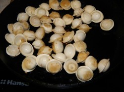 Пельмени в сметане в горшочке - шаг 1 Пельмени в сметане в горшочке - шаг 1