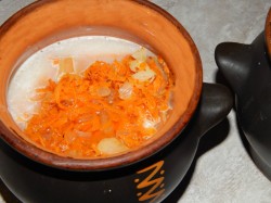 Пельмени в сметане в горшочке - шаг 3 Пельмени в сметане в горшочке - шаг 3