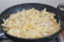 Пенне с курицей и болгарским перцем