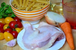 Пенне с курицей и овощами