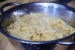 Пенне с курицей и овощами