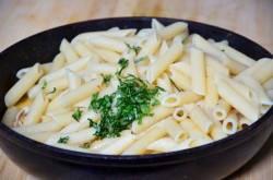 Пенне с курицей и овощами