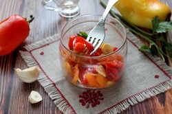 название картинки Перец болгарский маринованный с чесноком