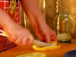 Перец с луком и яблоками на зиму