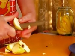 Перец с луком и яблоками на зиму