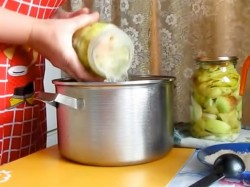 Перец с луком и яблоками на зиму