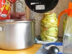 Перец с луком и яблоками на зиму