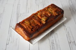 Перевернутый кекс с ревенем и миндалем