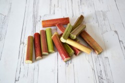 Перевернутый кекс с ревенем и миндалем