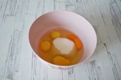 Перевернутый кекс с ревенем и миндалем