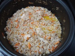 название картинки Перловая каша с курицей в мультиварке